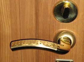 Замена дверной ручки входной двери в Курске