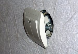 Замена выключателя света в квартире в Курске
